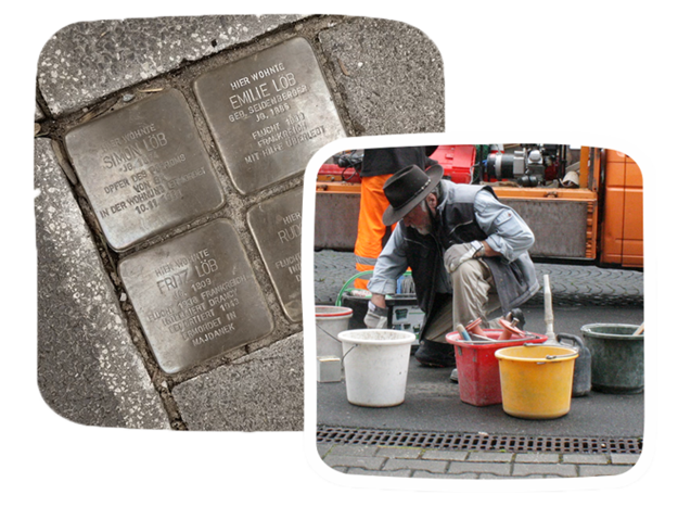 Künstler Gunter Demnig kniet bei einer Stolpersteinverlegung zwischen Eimern auf dem Boden, Links davon die Detailaufnahme von vier beieinander liegenden Stolpersteinen